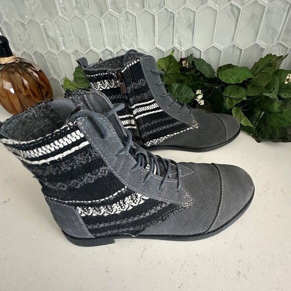 TOMS Womens Boots Size 8 Gray & Black Pattern Lace-Up - Picture 9 of 11